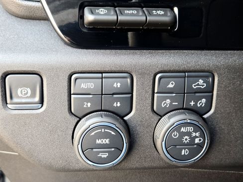 Used 2025 Chevrolet Silverado 2500 ZR2 w/ Technology Package image 23