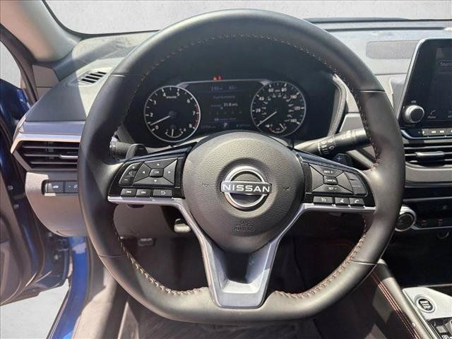 Used 2025 Nissan Altima 2.5 SR FWD image 16