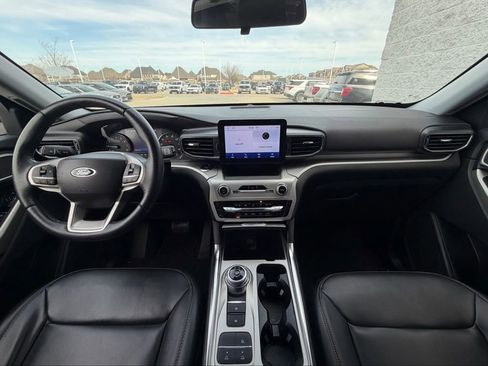 Used 2022 Ford Explorer XLT w/ Equipment Group 202A image 27