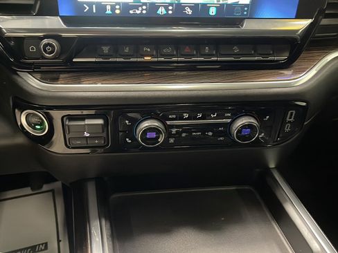 Used 2024 Chevrolet Silverado 2500 LT w/ Midnight Edition AWD/4WD image 11