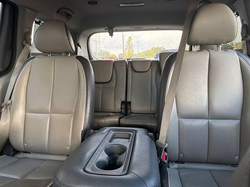 Used 2017 Kia Sedona LX w/ LX Essentials Premium Package FWD image 5