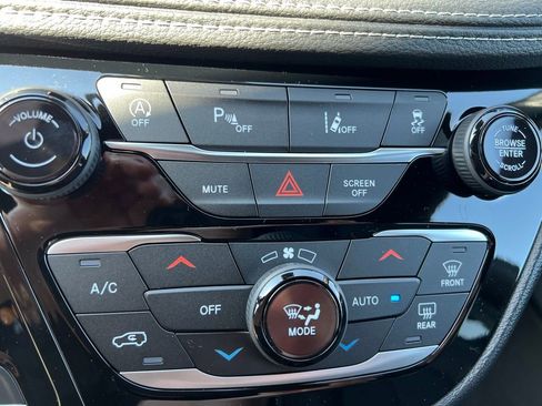 New 2027 Chrysler Pacifica Select AWD/4WD image 39