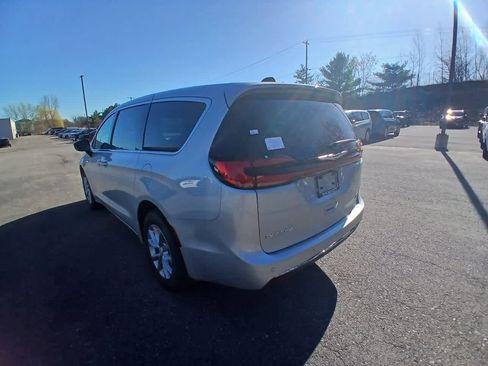 New 2026 Chrysler Pacifica Limited AWD/4WD image 8