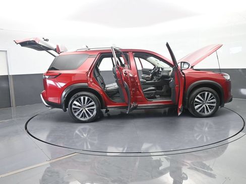 Used 2022 Nissan Pathfinder Platinum w/ Cargo Package FWD image 85