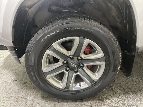 Used 2017 Toyota Tacoma Limited w/ Tow Package image 10