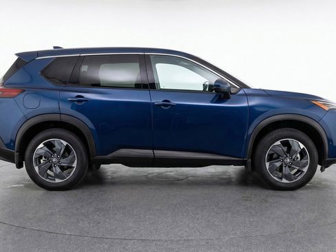Used 2025 Nissan Rogue SV FWD image 11