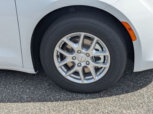New 2026 Chrysler Voyager LX image 10