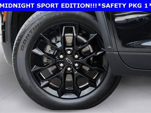 Used 2026 Chevrolet Traverse LT w/ Midnight/Sport Edition image 6