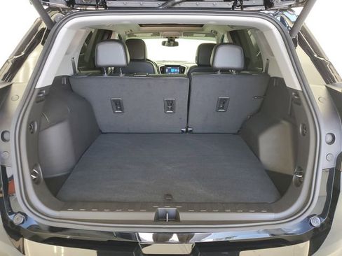 Used 2024 GMC Terrain SLT w/ Elevation Edition FWD image 10