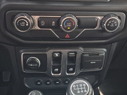 Used 2019 Jeep Wrangler Sport AWD/4WD image 18