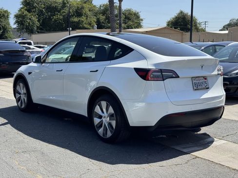 Used 2021 Tesla Model Y 2WD image 2