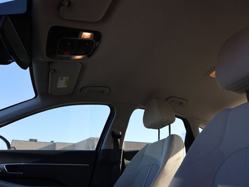 Certified 2025 Hyundai Sonata SE image 17