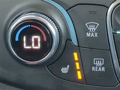 Used 2021 Chevrolet Traverse LT w/ LT Premium Package image 29