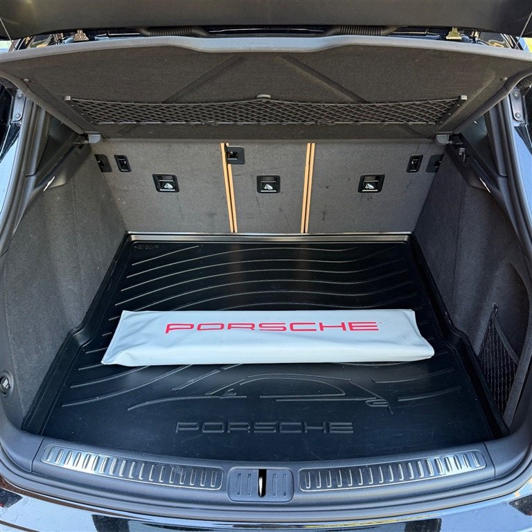 Used 2018 Porsche Macan AWD/4WD image 15
