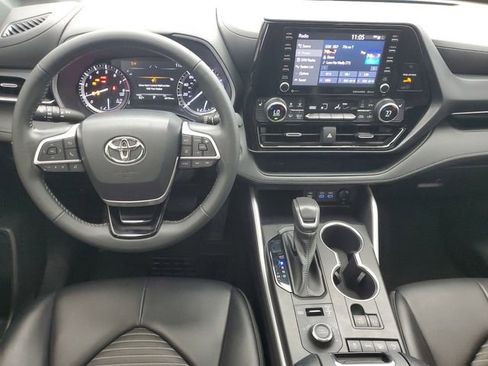 Used 2022 Toyota Highlander XSE AWD/4WD image 18