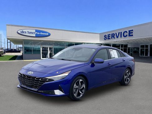 Used 2023 Hyundai Elantra Limited w/ Cargo Package FWD image 4