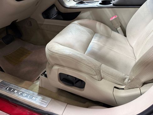 Used 2010 Lincoln MKT 2WD image 18