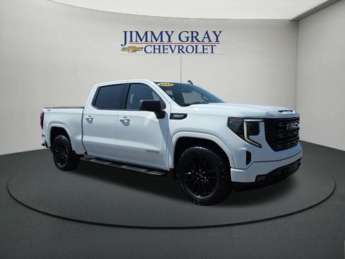 Used 2024 GMC Sierra 1500 Elevation w/ LPO, Elevation Black Package AWD/4WD image 7