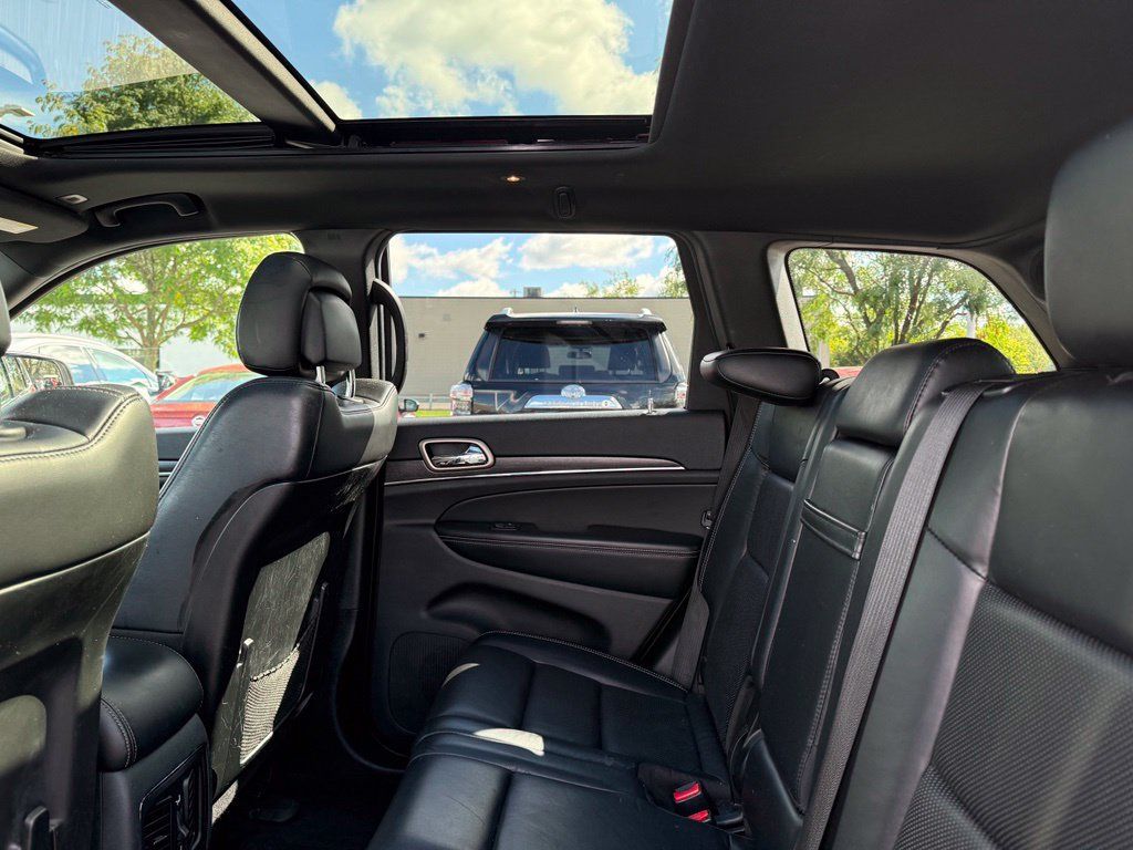 Used 2017 Jeep Grand Cherokee Limited w/ Luxury Group II AWD/4WD image 16