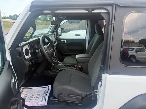 Used 2025 Jeep Wrangler Sport AWD/4WD image 8