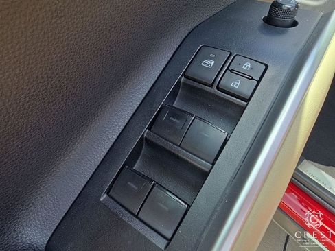 Used 2023 Toyota Highlander XLE FWD image 8
