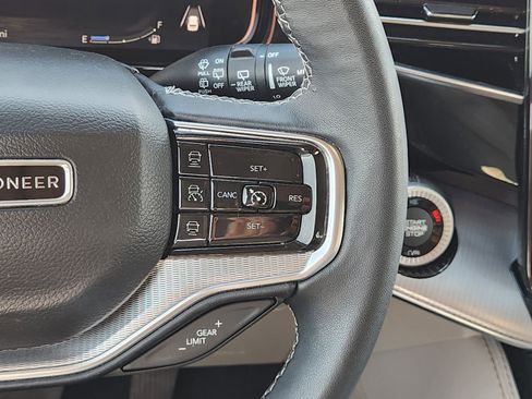 Used 2023 Jeep Grand Wagoneer Base w/ Flexible Seating Group image 28