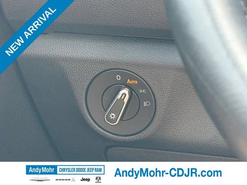 Used 2023 Volkswagen Jetta SE w/ Panoramic Sunroof Package FWD image 17