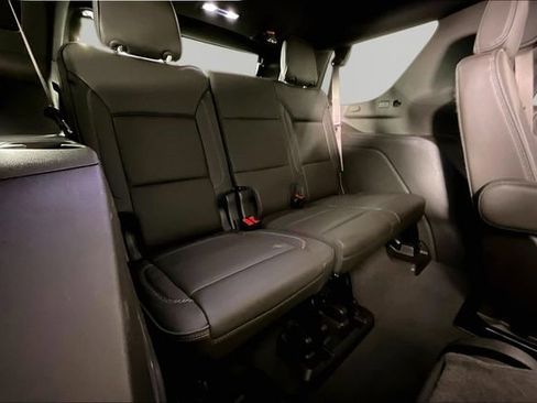 Used 2024 GMC Yukon Denali w/ Advanced Technology Package AWD/4WD image 23