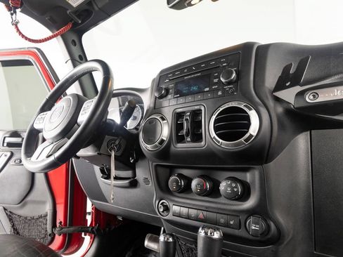 Used 2015 Jeep Wrangler Unlimited Sport AWD/4WD image 25
