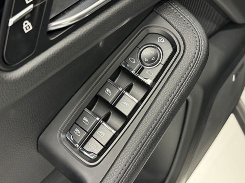 Certified 2025 Porsche Macan image 29