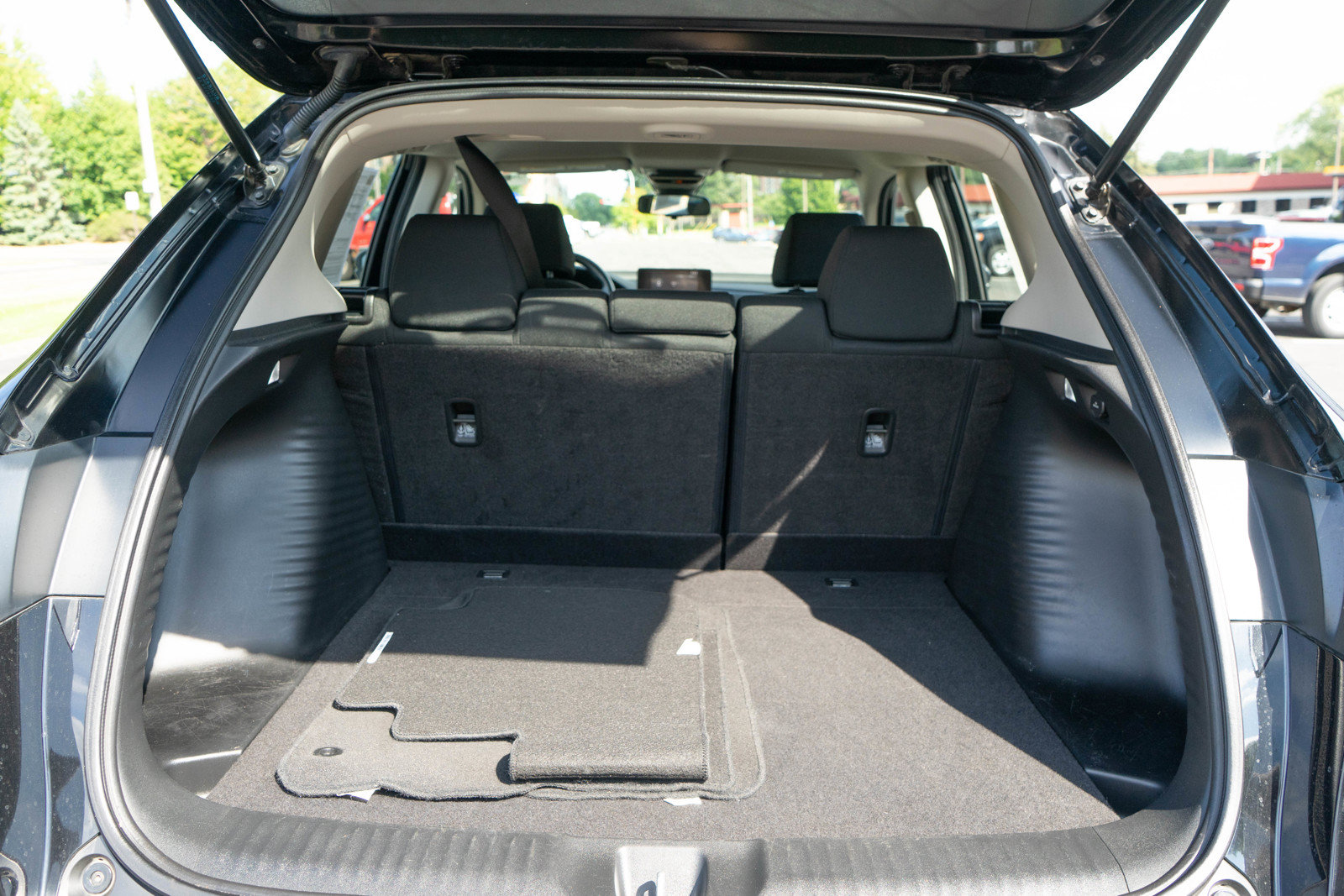 Used 2023 Honda HR-V LX image 9