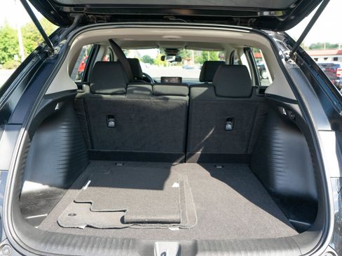 Used 2023 Honda HR-V LX image 9