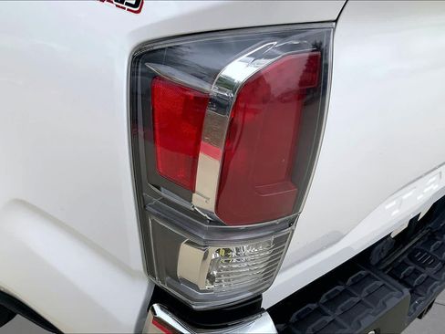 Used 2021 Toyota Tacoma TRD Off-Road AWD/4WD image 28