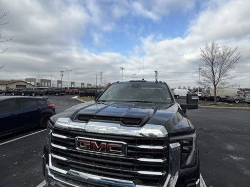 Used 2024 GMC Sierra 2500 SLE w/ SLE Convenience Package image 11