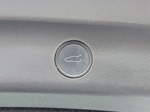 Used 2021 Tesla Model Y Long Range image 29