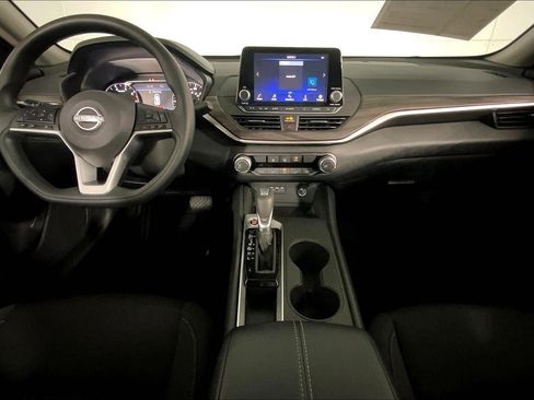 Used 2025 Nissan Altima 2.5 SV image 15