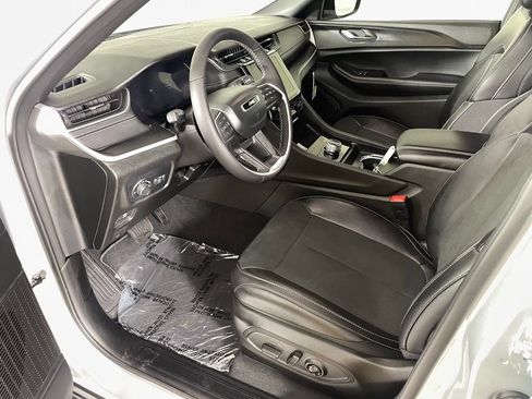 New 2025 Jeep Grand Cherokee L Laredo AWD/4WD image 17