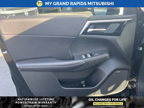 New 2026 Mitsubishi Outlander LE AWD/4WD image 10