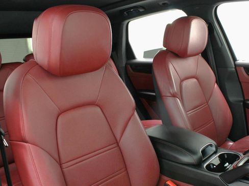 Used 2021 Porsche Cayenne image 47