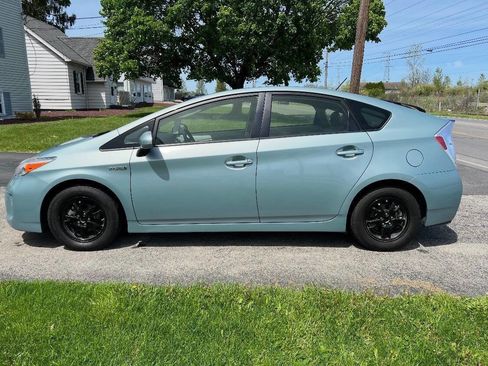 Used 2015 Toyota Prius Four FWD image 3