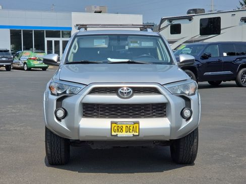 Used 2016 Toyota 4Runner SR5 AWD/4WD image 3