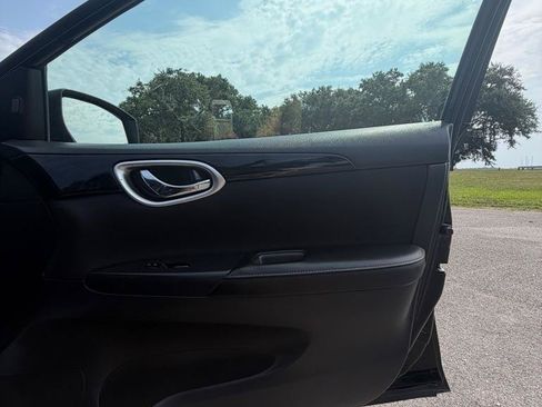 Used 2019 Nissan Sentra SV w/ Special Edition Package FWD image 13