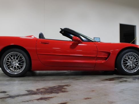 Used 2002 Chevrolet Corvette Convertible w/ Preferred Equipment Group2 RWD image 37