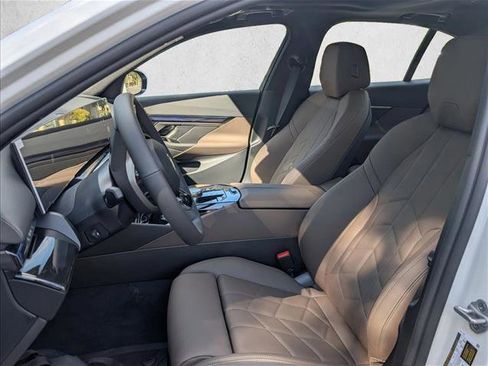 New 2026 BMW i5 eDrive40 w/ Convenience Package image 4