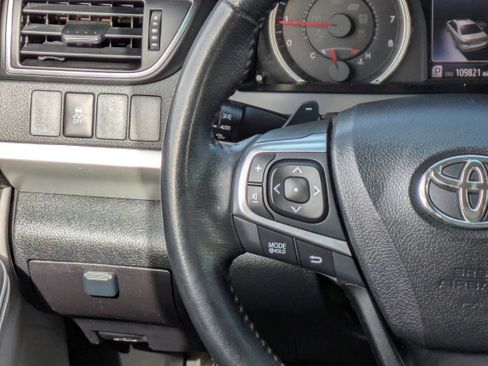 Used 2016 Toyota Camry XLE image 22