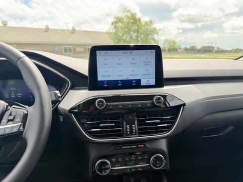 Used 2022 Ford Escape SEL w/ Technology Package FWD image 38