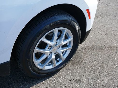 Used 2023 Chevrolet Equinox LS w/ LS Convenience Package AWD/4WD image 13