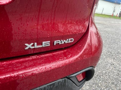 Used 2020 Toyota Highlander XLE AWD/4WD image 7
