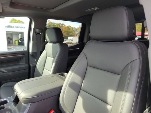 New 2026 GMC Sierra 1500 SLT image 12