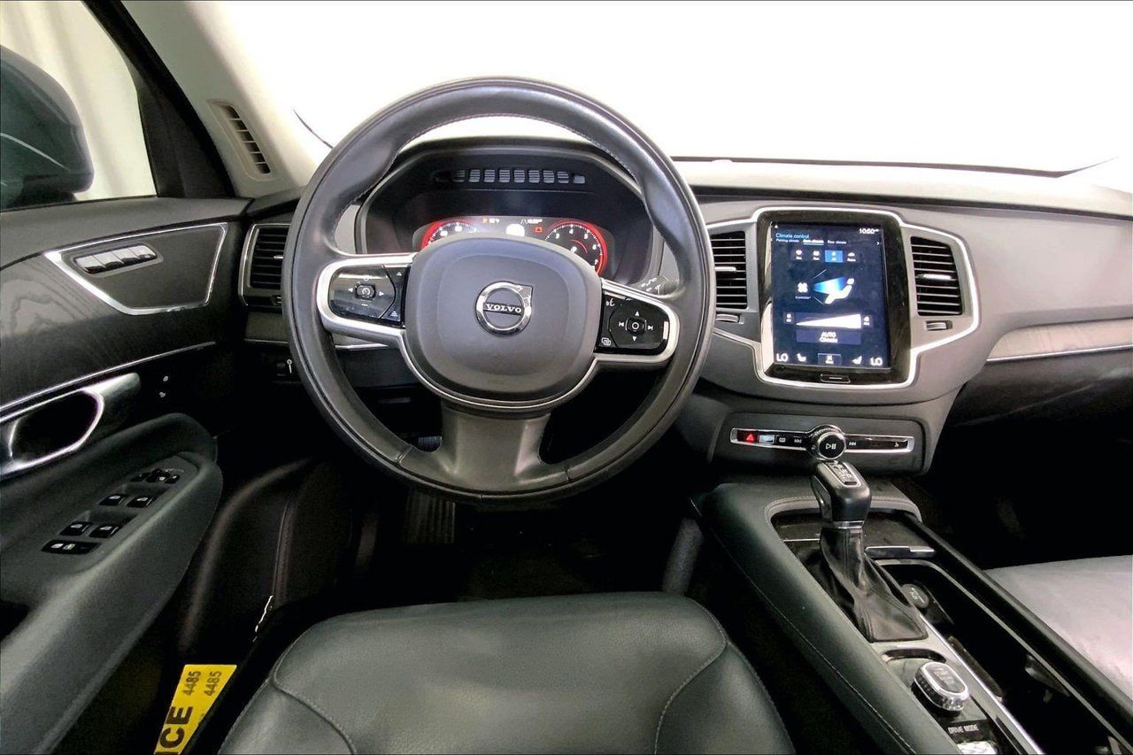 Used 2020 Volvo XC90 T6 Momentum w/ Protection Package Premier AWD/4WD image 14